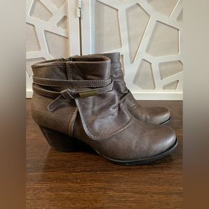 Bare Trap Women’s Mushroom Brown boots size 7.5
